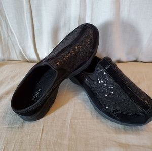 Easy Spirit travel time mules size 9, black shiny